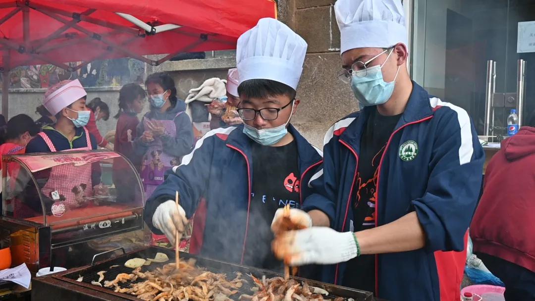 举青春韵味 扬健康风帆——云南农大附中举行第十届体育美食节